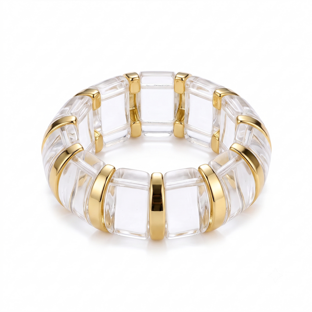 Bracelet June Cristal en résine transparente avec détails dorés.