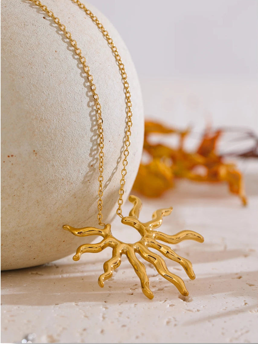 Collier Isis