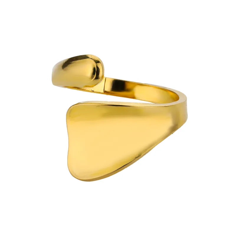 Bague dorée Léol en acier inoxydable au design moderne et minimaliste, bijou élégant pour femme résistant à l'eau.