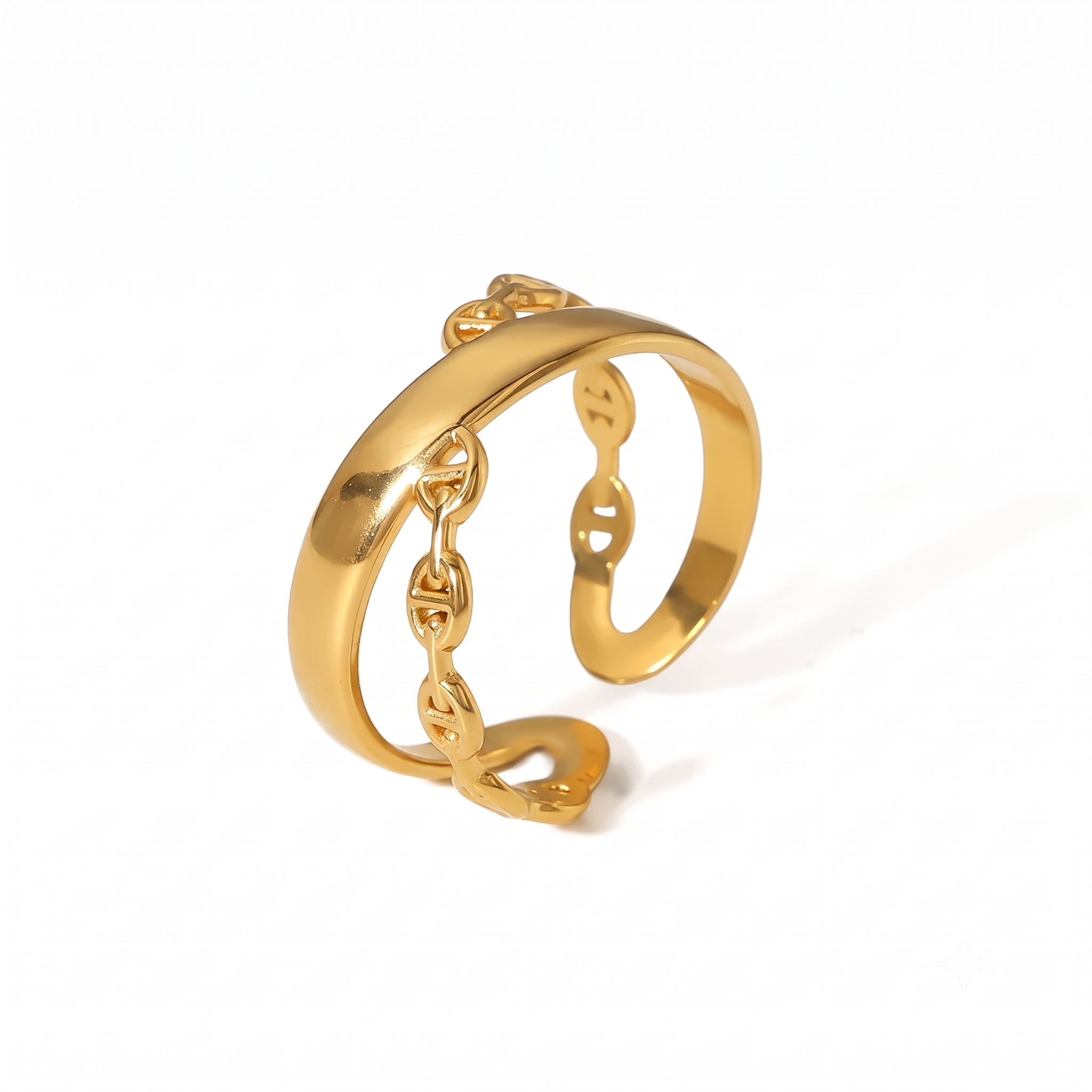 Bague dorée Maëlys en acier inoxydable avec détail chaîne, bijou élégant pour femme résistant à l'eau.