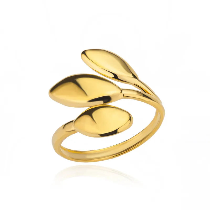 Bague dorée Nalia en acier inoxydable au design feuillage, bijou élégant pour femme résistant à l'eau.