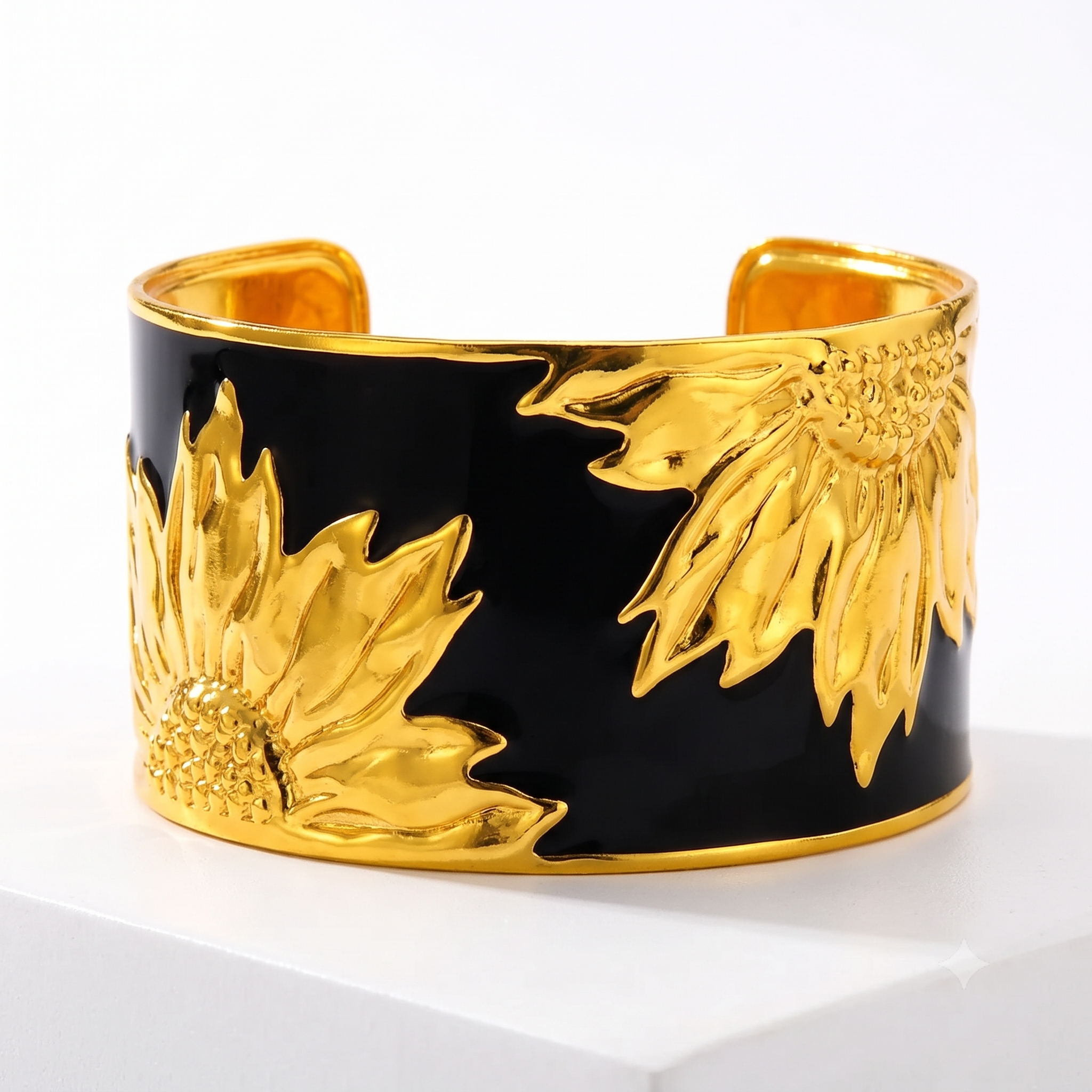 Bracelet Eden Noir en acier inoxydable noir et doré avec motifs tournesols, bijou élégant pour femme résistant à l'eau.
